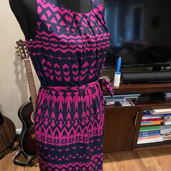 Forever 21 Geometric Fuchsia & Navy Shift Dress - Picture 2 of 7
